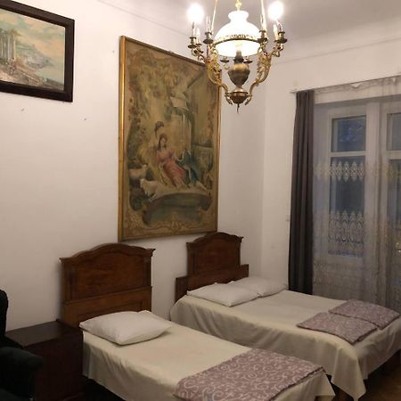 Gutsa Artists Mini-Hotel Тбілісі Екстер'єр фото