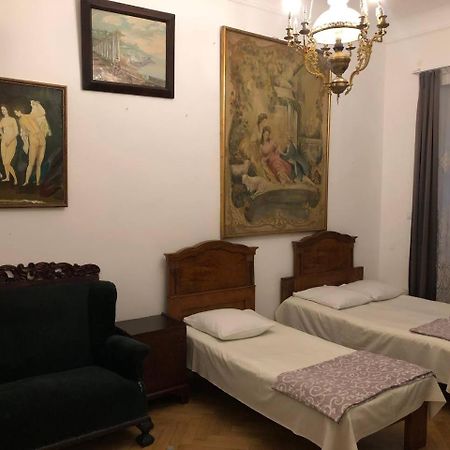 Gutsa Artists Mini-Hotel Тбілісі Екстер'єр фото