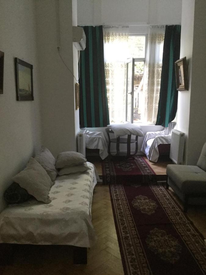 Gutsa Artists Mini-Hotel Тбілісі Екстер'єр фото