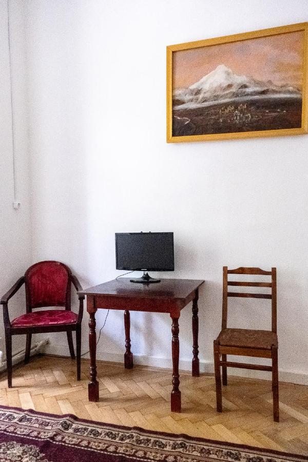 Gutsa Artists Mini-Hotel Тбілісі Екстер'єр фото