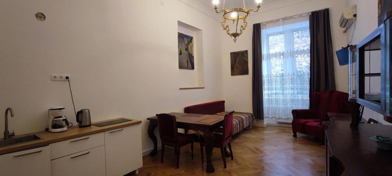 Gutsa Artists Mini-Hotel Тбілісі Екстер'єр фото