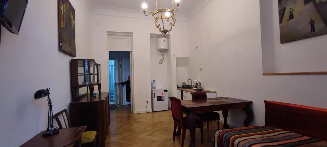 Gutsa Artists Mini-Hotel Тбілісі Екстер'єр фото