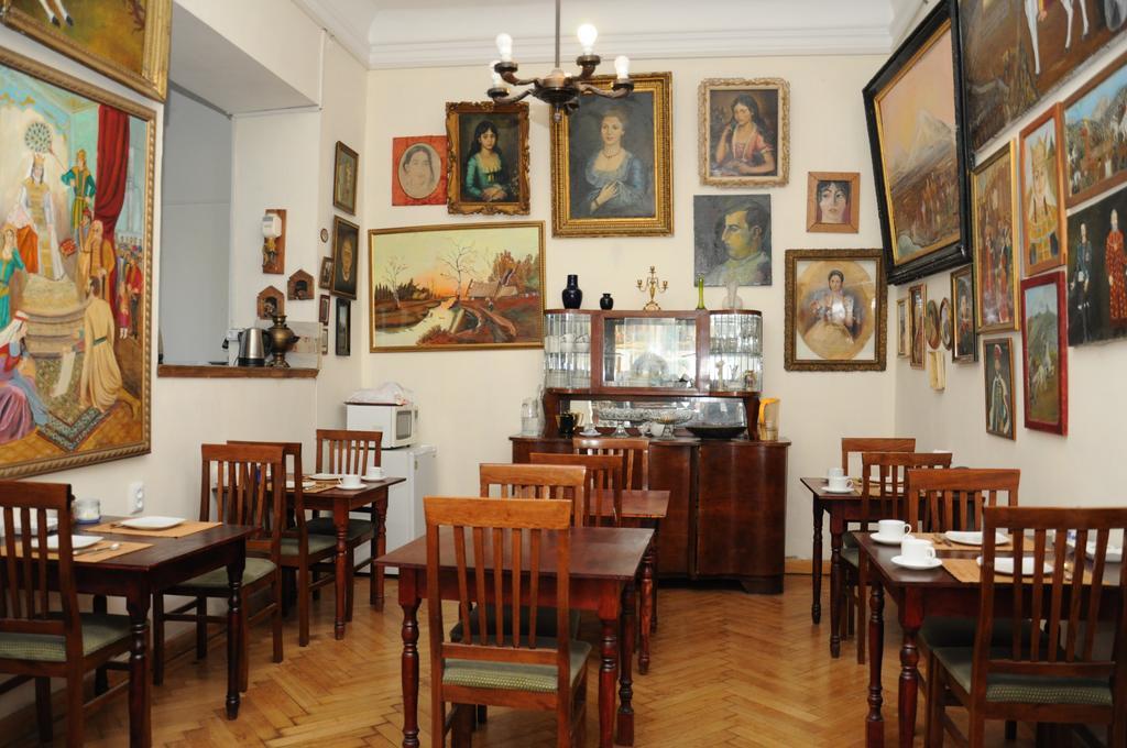 Gutsa Artists Mini-Hotel Тбілісі Екстер'єр фото