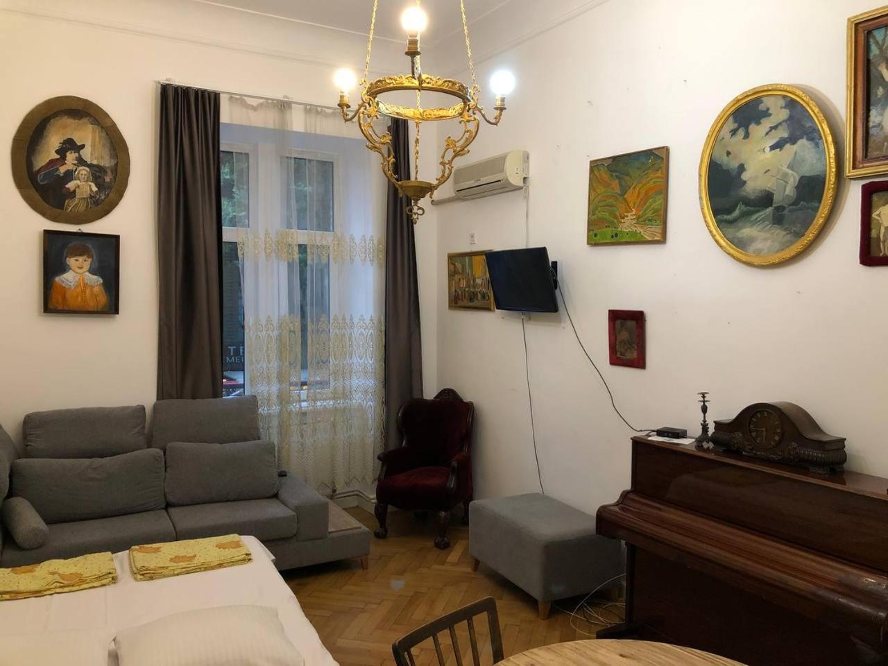 Gutsa Artists Mini-Hotel Тбілісі Екстер'єр фото