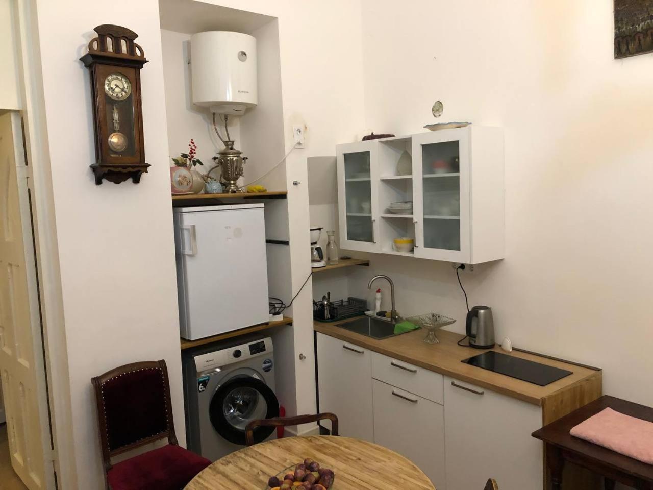 Gutsa Artists Mini-Hotel Тбілісі Екстер'єр фото