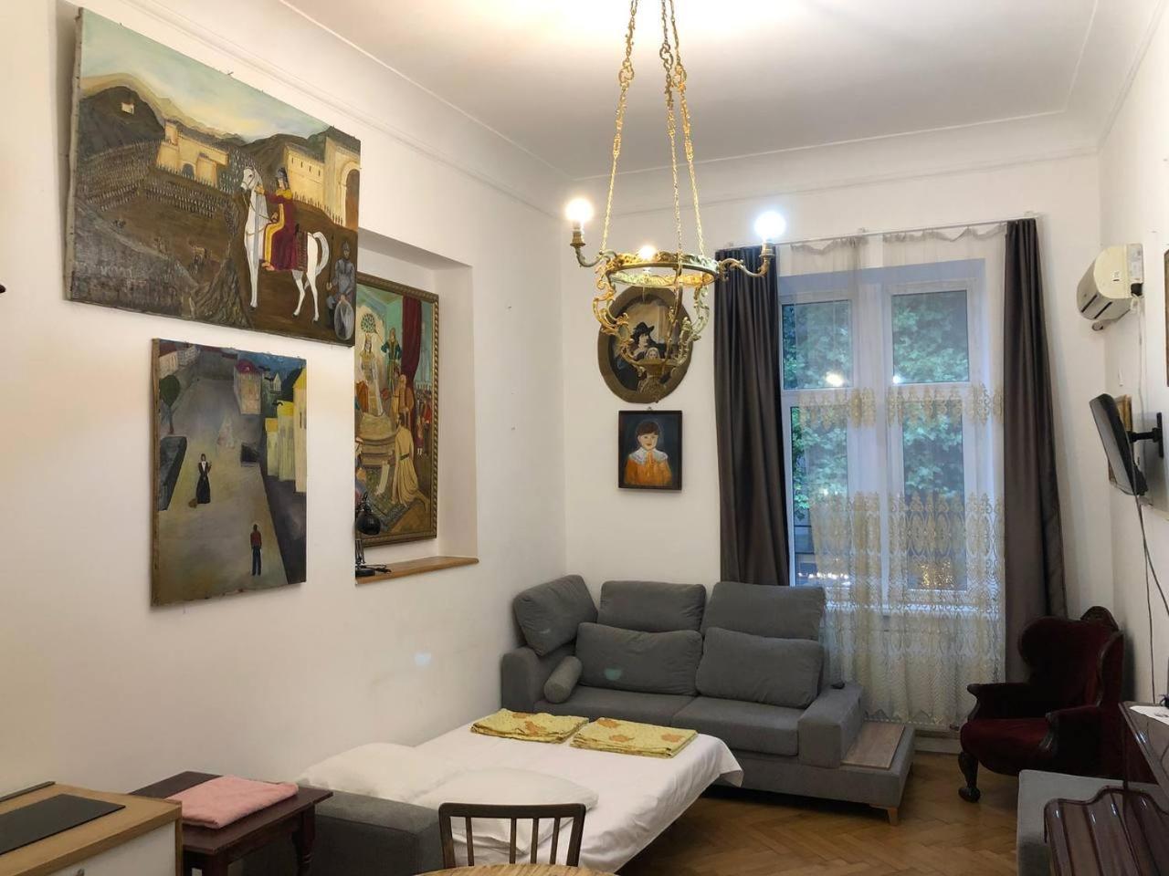 Gutsa Artists Mini-Hotel Тбілісі Екстер'єр фото