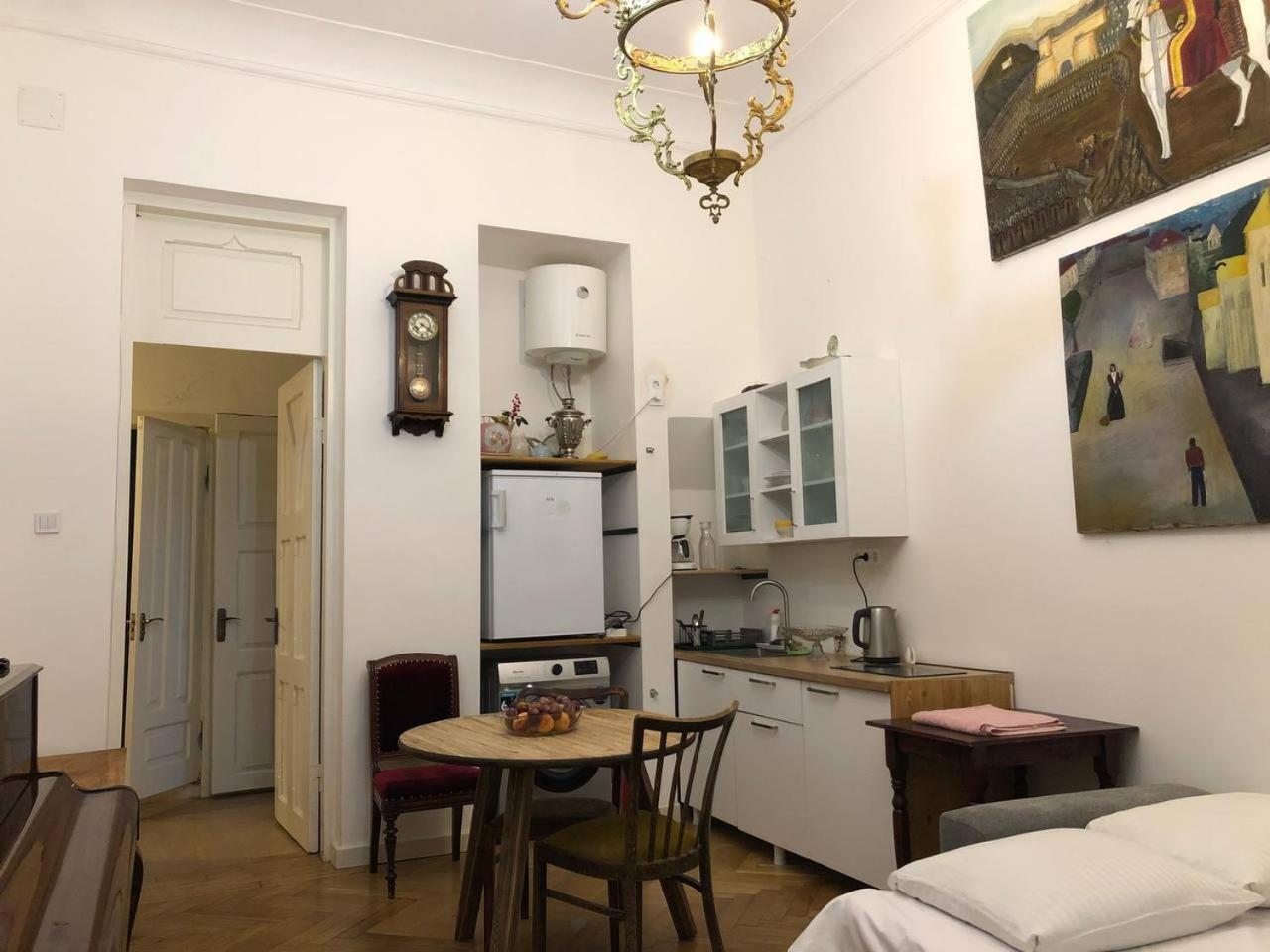 Gutsa Artists Mini-Hotel Тбілісі Екстер'єр фото
