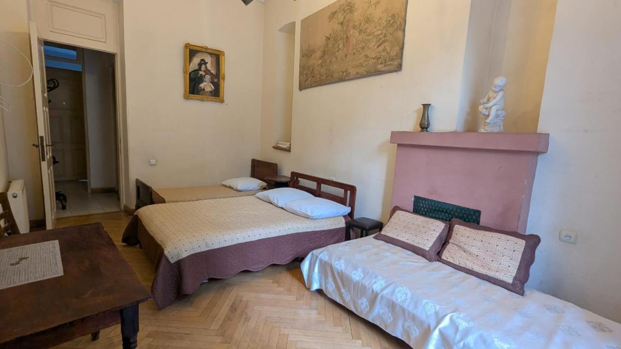 Gutsa Artists Mini-Hotel Тбілісі Екстер'єр фото
