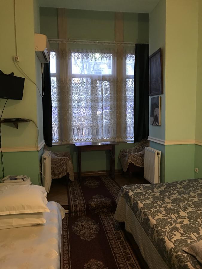 Gutsa Artists Mini-Hotel Тбілісі Екстер'єр фото