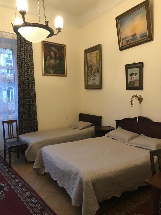 Gutsa Artists Mini-Hotel Тбілісі Екстер'єр фото