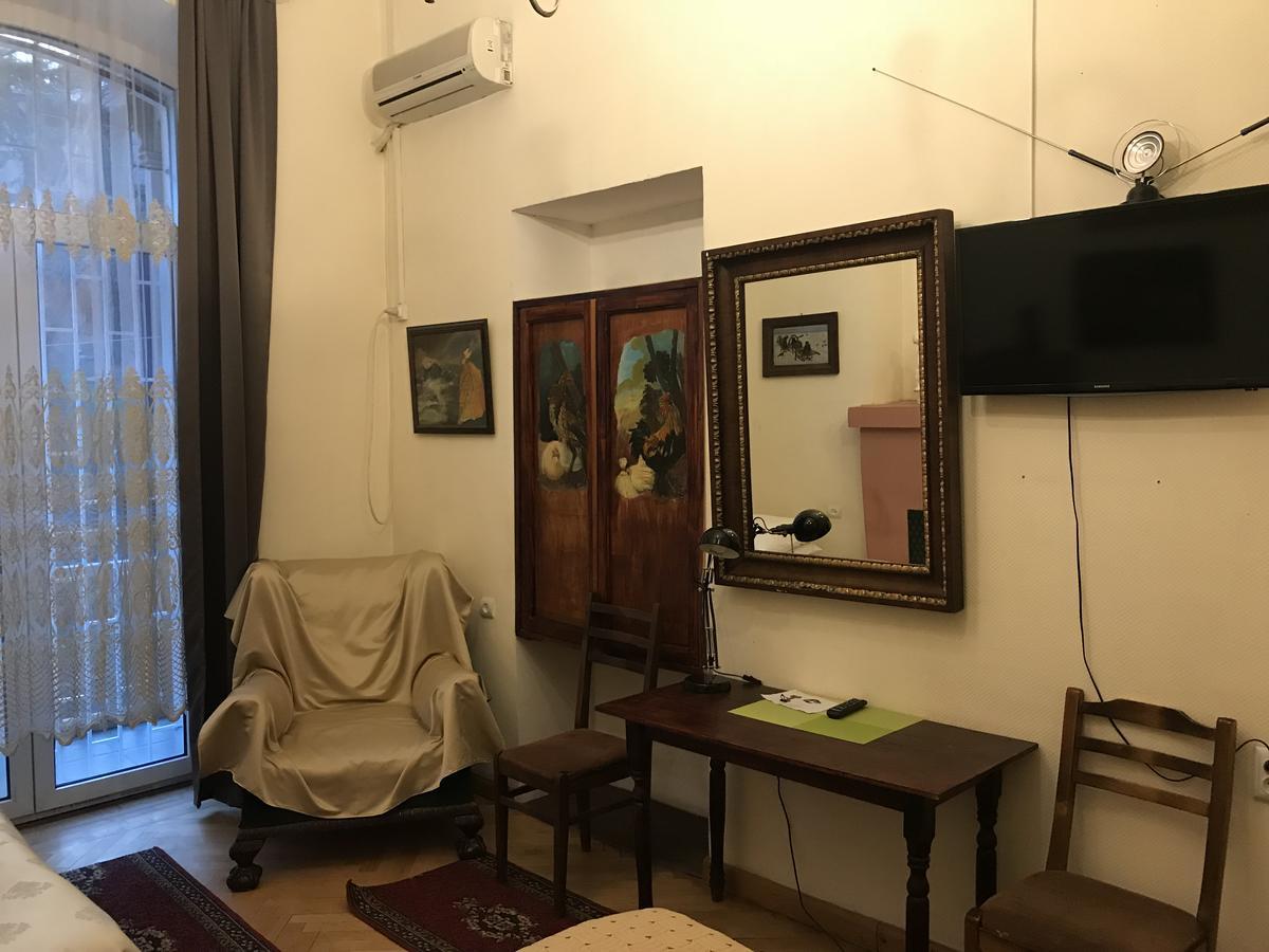 Gutsa Artists Mini-Hotel Тбілісі Екстер'єр фото