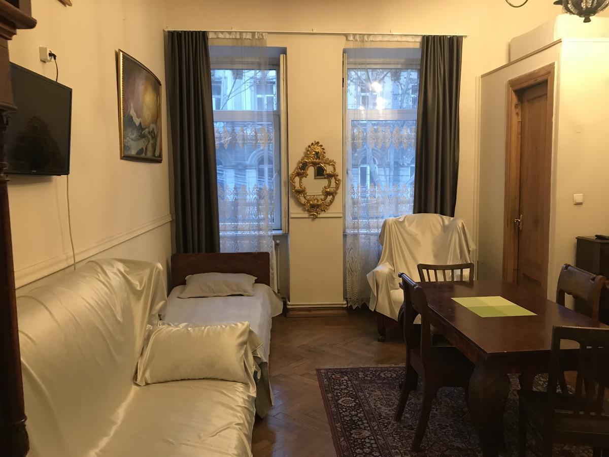 Gutsa Artists Mini-Hotel Тбілісі Екстер'єр фото