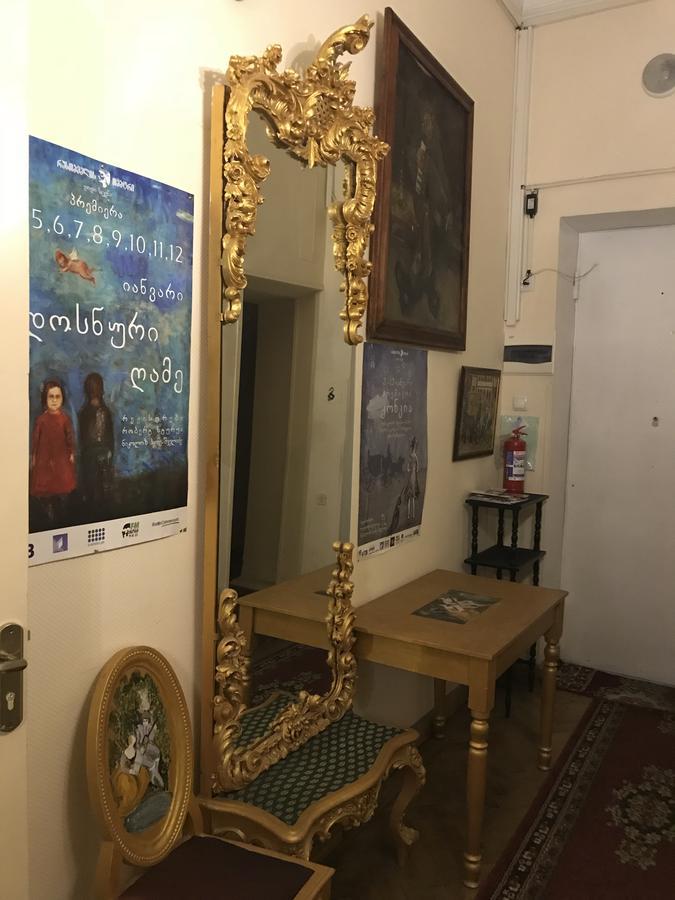 Gutsa Artists Mini-Hotel Тбілісі Екстер'єр фото