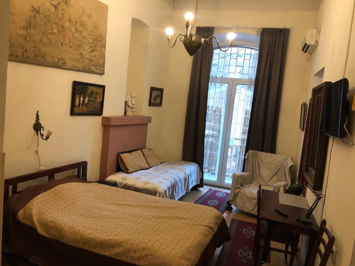 Gutsa Artists Mini-Hotel Тбілісі Екстер'єр фото