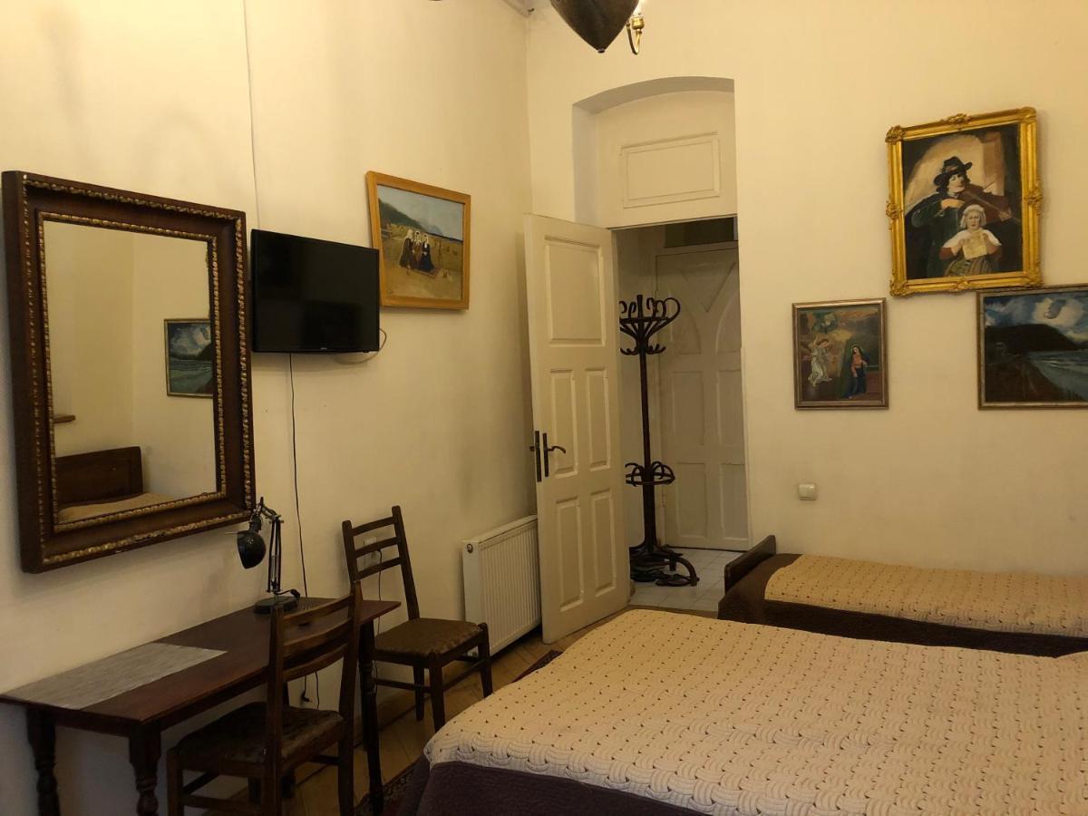 Gutsa Artists Mini-Hotel Тбілісі Екстер'єр фото