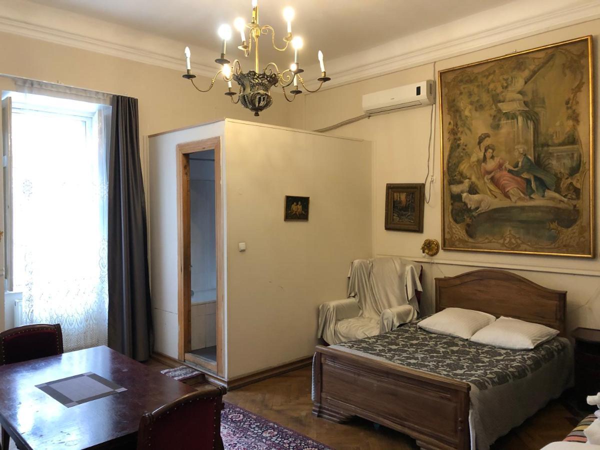 Gutsa Artists Mini-Hotel Тбілісі Екстер'єр фото