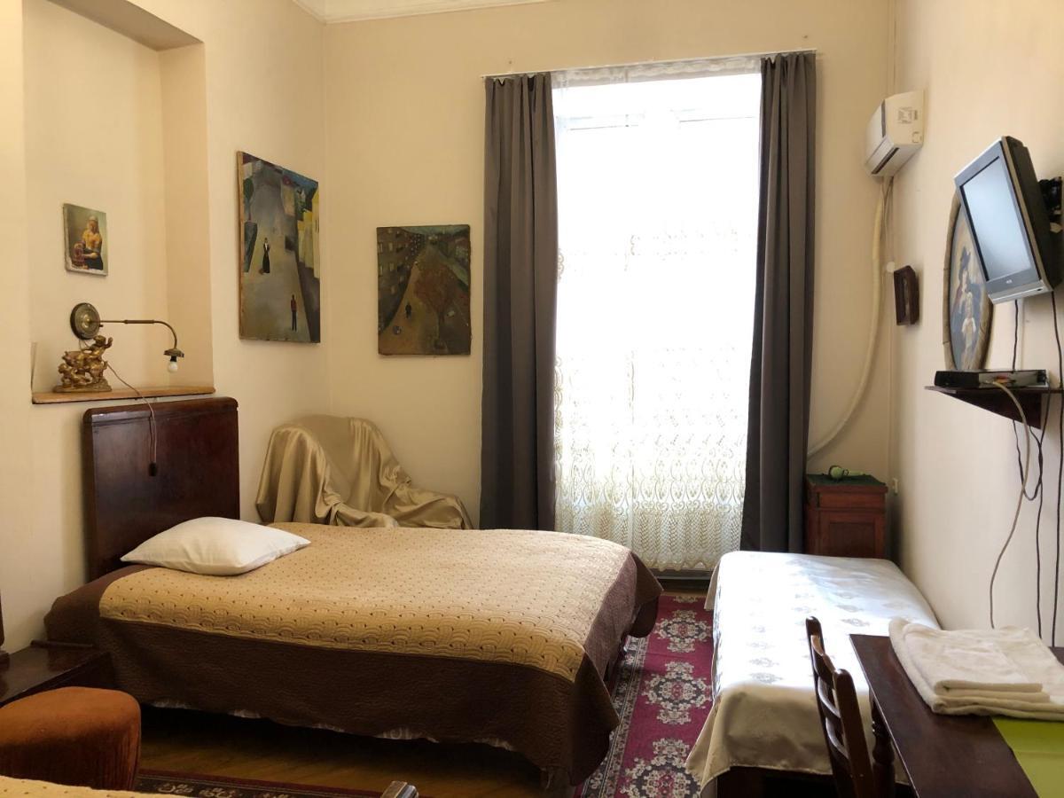 Gutsa Artists Mini-Hotel Тбілісі Екстер'єр фото