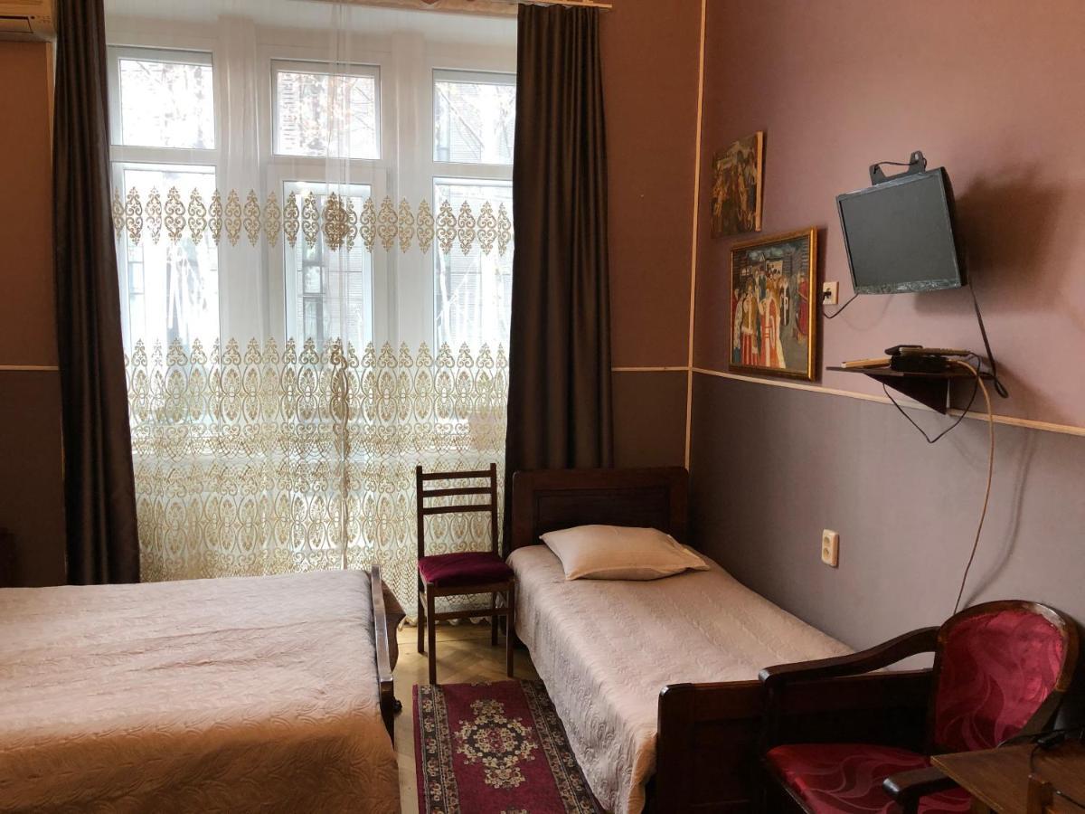 Gutsa Artists Mini-Hotel Тбілісі Екстер'єр фото
