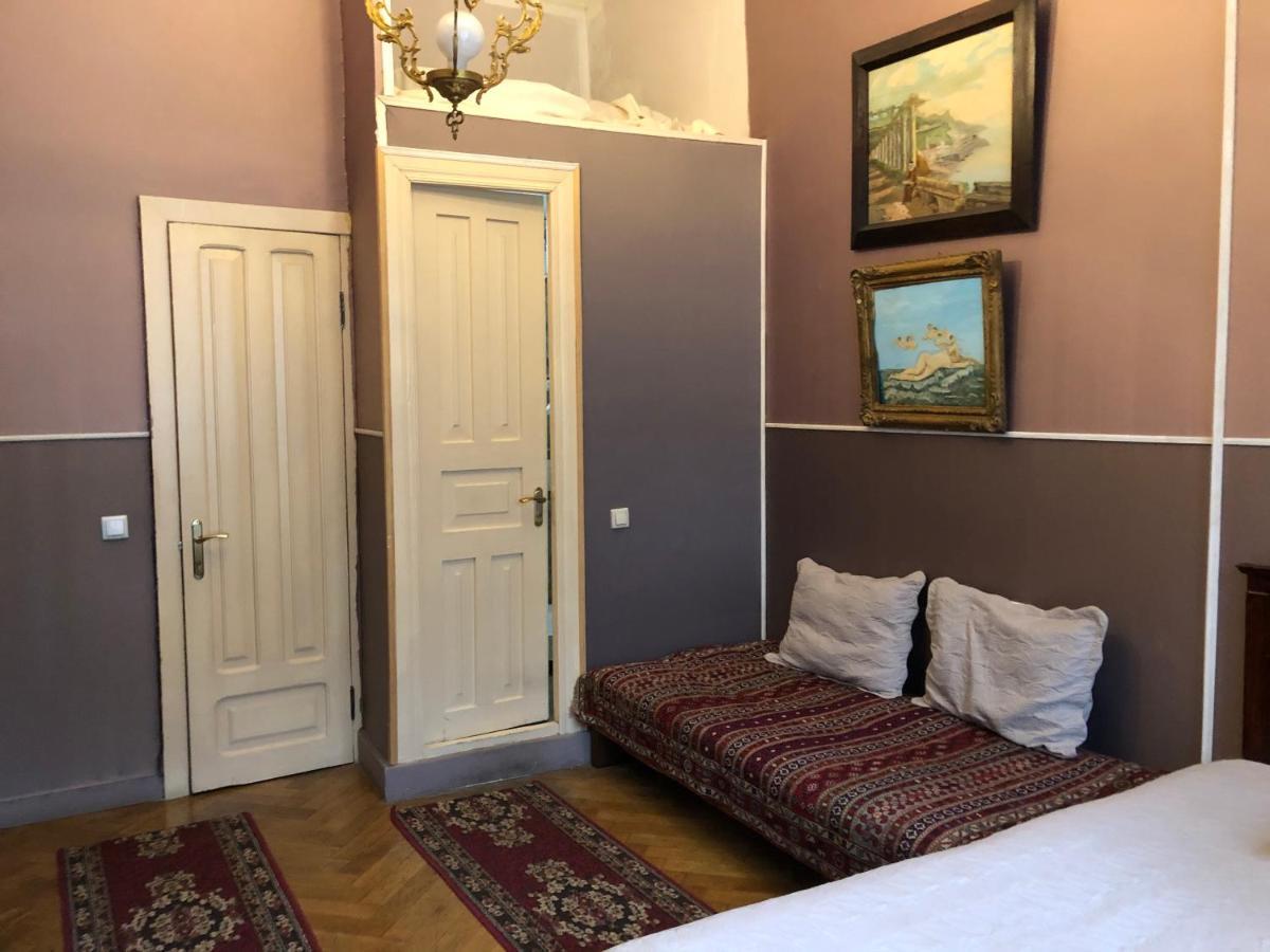 Gutsa Artists Mini-Hotel Тбілісі Екстер'єр фото