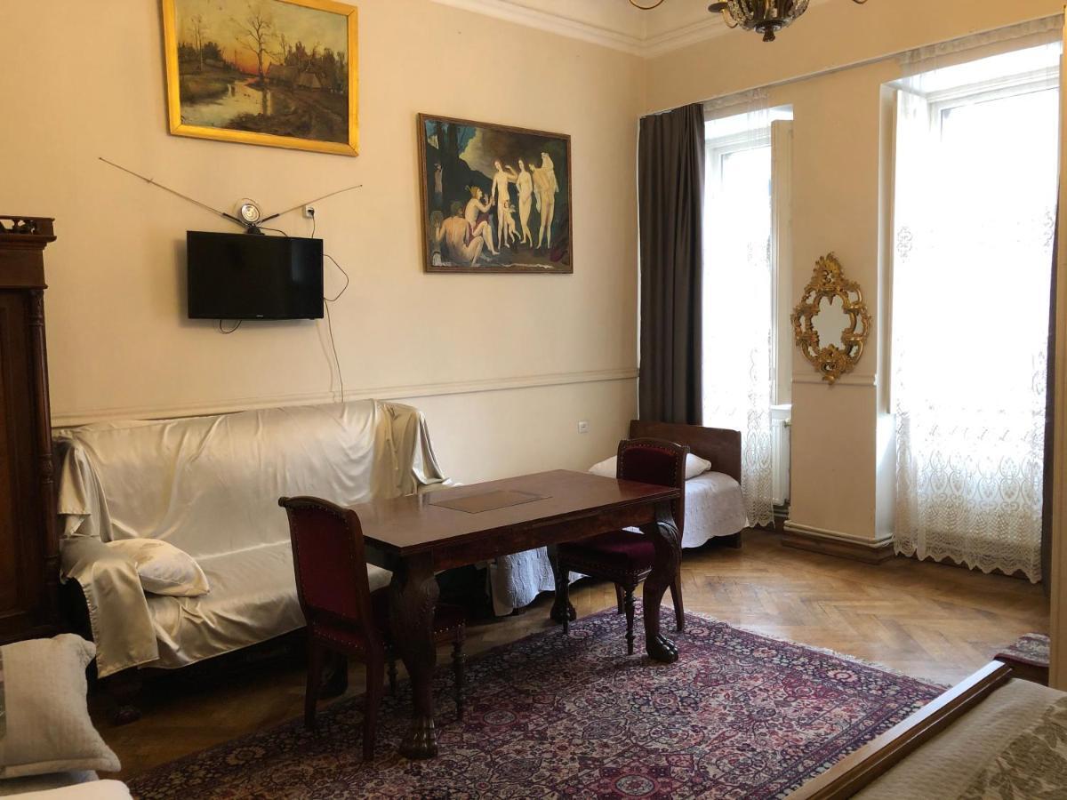 Gutsa Artists Mini-Hotel Тбілісі Екстер'єр фото