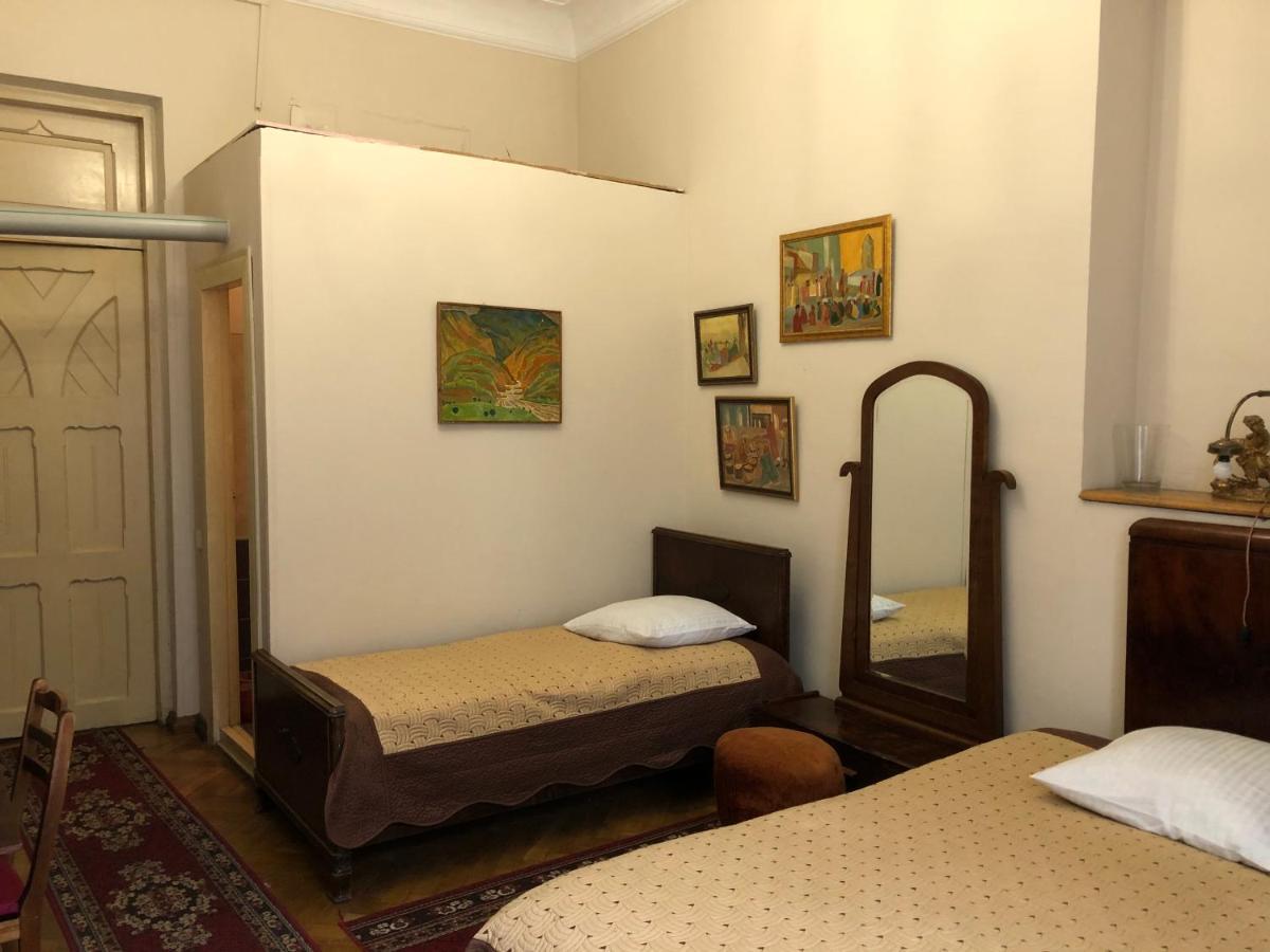 Gutsa Artists Mini-Hotel Тбілісі Екстер'єр фото