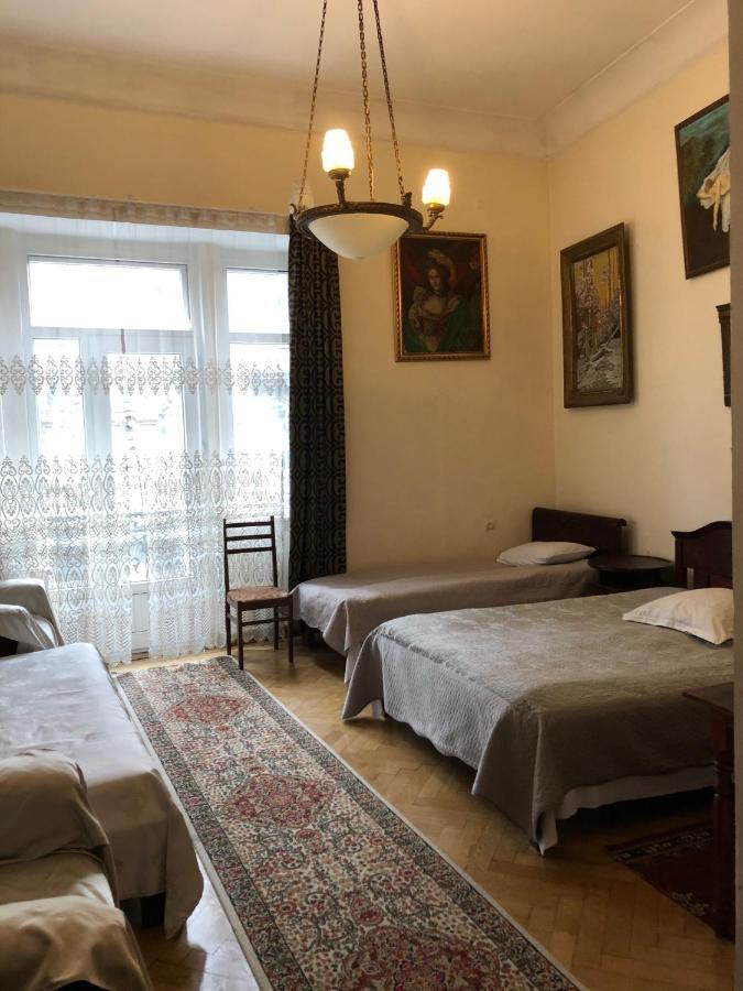 Gutsa Artists Mini-Hotel Тбілісі Екстер'єр фото