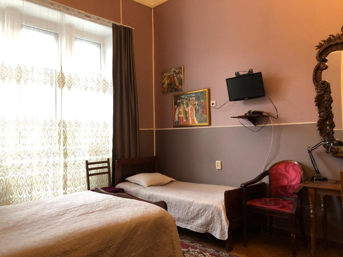 Gutsa Artists Mini-Hotel Тбілісі Екстер'єр фото